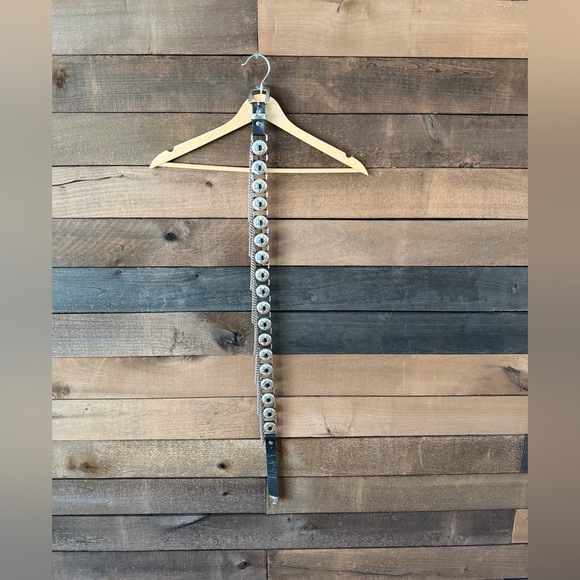 Vintage 90s Western Chain Concho Belt Black Leather Gold Hardware - Picture 13 of 13